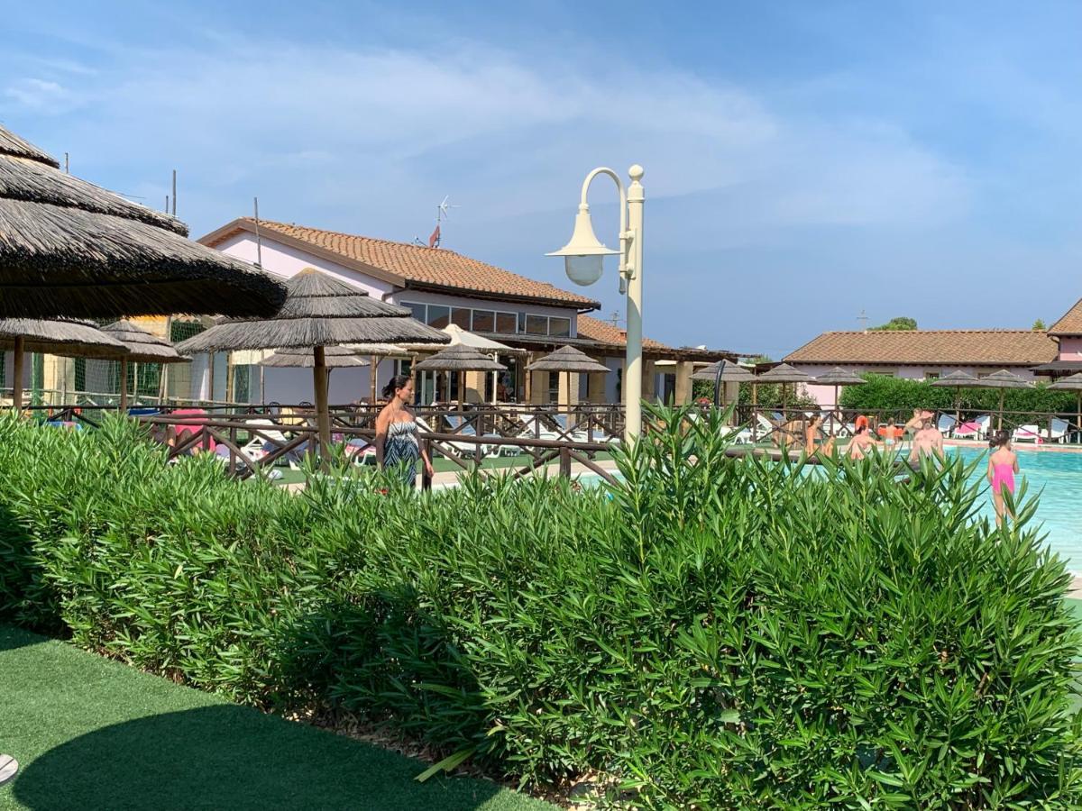 Fattoria Palazzeta - Pet & Family Friendly Aparthotel Cecina  Eksteriør bilde